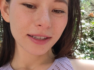 elfgirltalia whore chick caresses shaved cunt