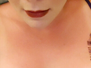 u cute girl masturbates cunt at the wheel