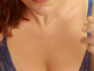 u dark haired babe digging with sex machine