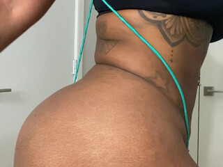 zmeenaorrxclusive busty bitch jerks pussy with phallus