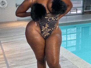 zmeenaorrxclusive Tanned ladies