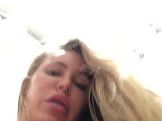 xnicoleanistonx fat chick fucks cunt with phallus