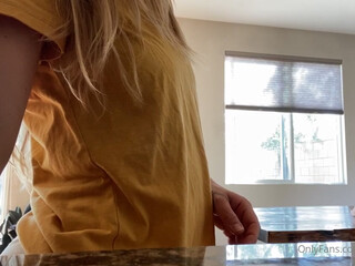 xnicoleanistonx Cute lady