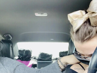 officialmariajade chick chats in fries