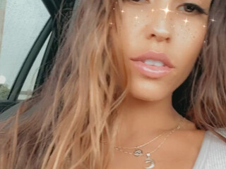 officialkmbooty busty babe fucks herself in her pussy