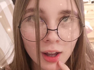 lucylaistner busty bitch exposes her charms