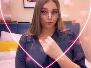 lucylaistner busty bitch massages her pussy and nipples