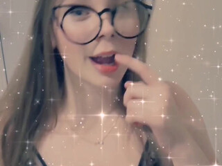 lucylaistner skillful slut jerks off