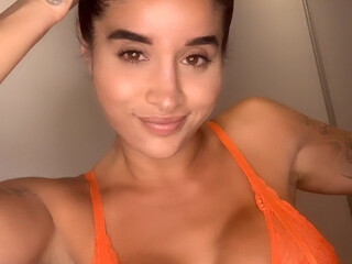 priya y luxurious slut poses in sexy lingerie