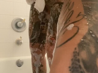 officialtatted421 incredible bitch shows off her delicious ass.