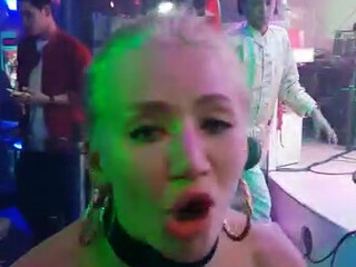 o92oo cute chick masturbates juicy twat