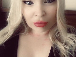 naughtycherry skinny beauty jerks off in her shower