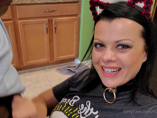 nadiawhite666 marvelous babe shows off a gorgeous bosom