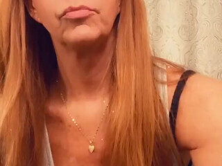 mrsrobinsonxo exquisite bitch pulls pussy