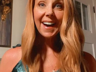 mrsrobinsonxo pretty female having fun with phallus