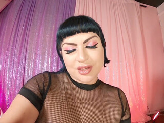 mistressvixenn luxurious chick caresses lips sex