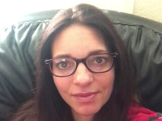 mindimink beauty close fingers clit