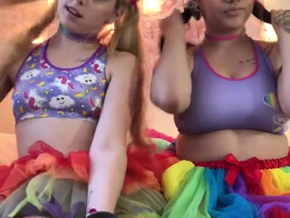 melodyparker69 fucks her pussy