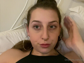 melodyparker69 busty bitch in stockings masturbating with fingers