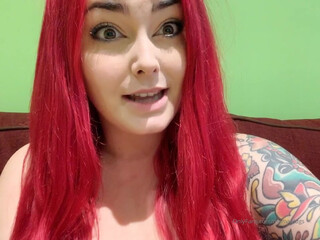 mamaplugs hot bitch fucks herself with a phallus