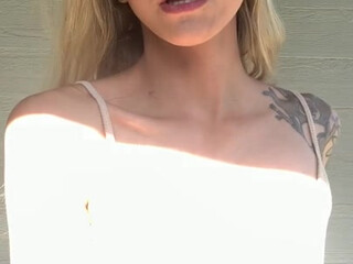 kaylynnkay charming babe poses nude in front of the webcam