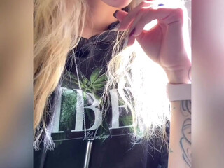 kaylynnkay beautiful lady shows gorgeous body