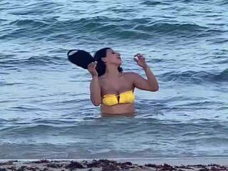 jewelsval Slender confused