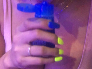 jewelsval playing with her ass and pussy