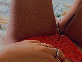 hempresskc beauty pulls the clitoris with a vibrator