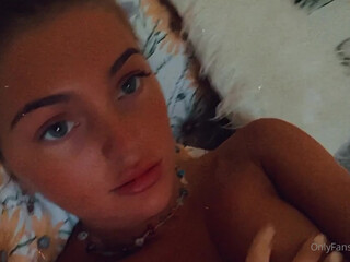 hempresskc the delightful skin is furiously fucking both holes.