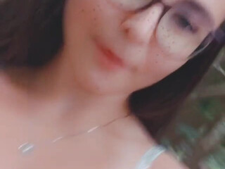 emilyhill dancing naked and pulling pussy