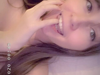 kirabee wonderful babe cums from a handjob