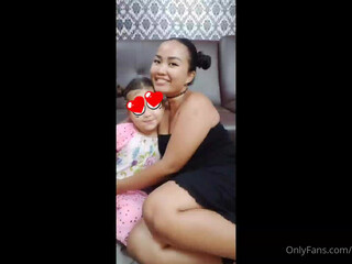 kamallababe busty blonde is sucking a pussy