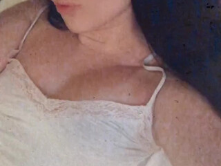 annabelleroars cute posing in fries