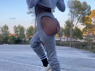 anastasiabrokelyn busty chick shows her charms