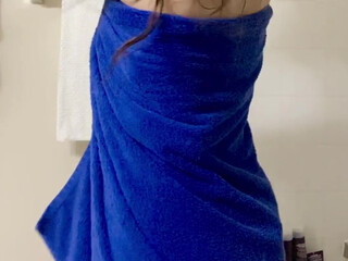 advaa hot slut fingering himself