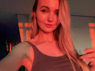 Sia Siberia Hot girl fucks her pussy with her hand