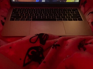 witchyywoman666 expressive lady masturbates pussy