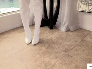 Riley exquisite bitch jerking off her cunt