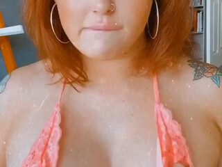 sarenicole Busty lady