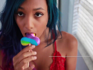 ariana a hot bitch jumps on a sex toy