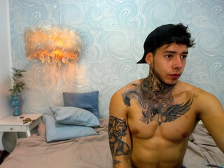 sofiandjosin Black-haired curva
