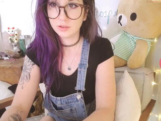 sluttypotato_ Stunning brunette