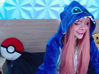 naoko_mori cute posing in fries