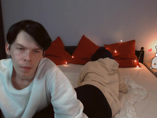 mia_robens fucks herself on the sofa