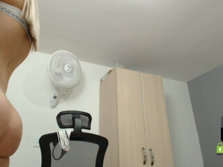 keily_lovers blissful doll chatting in fries