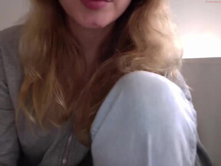 b_leable experienced woman paws lips sex