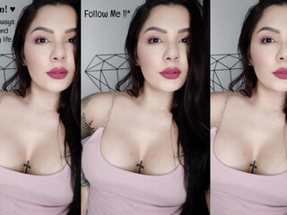 ahbby charming babe masturbates shaved vagina