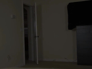 Mindi Mink in oil shows a graceful body