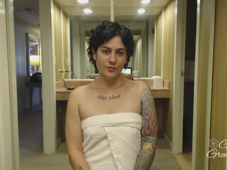 Erin Marie O'Keefe aka Goddess Green Eyed hot babe jerking off her cunt